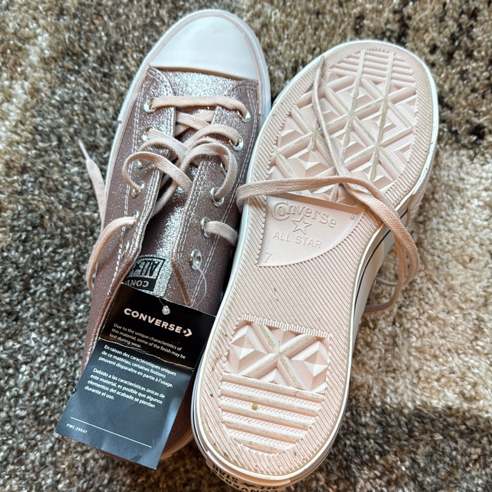 Converse women’s 9 men’s 7